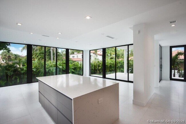 Foto del edificio - 4740 Alton Rd