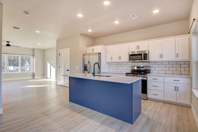 Foto del edificio - Brand New Luxury Townhomes: 3BR, 2.5Bath A...