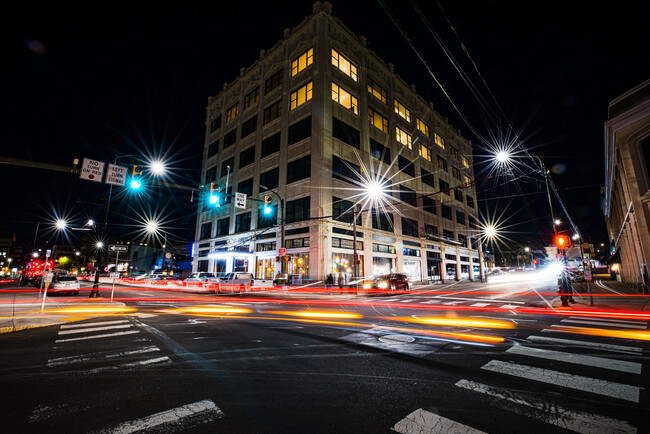 Foto del edificio - 200 Adams Ave