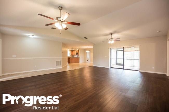 Building Photo - 1320 SE 2nd St