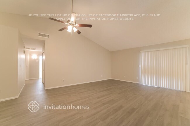 Building Photo - 692 W Shawnee Dr