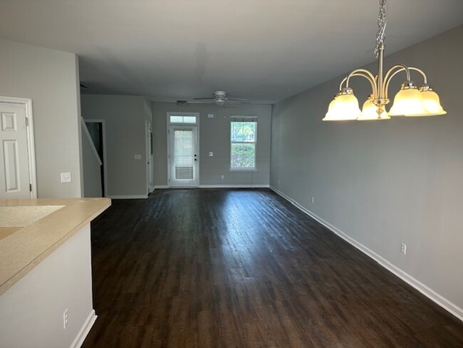 Building Photo - Bluffton Park Townhome - 49 8th Avenue