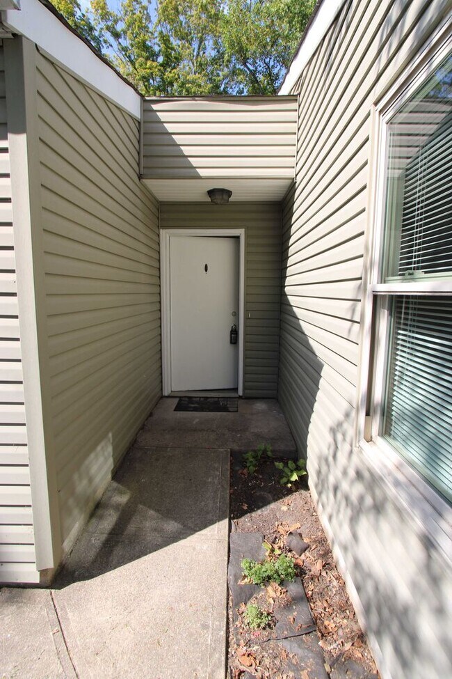 Building Photo - Stunning Remodeled 4 Bed 2 Bath Home