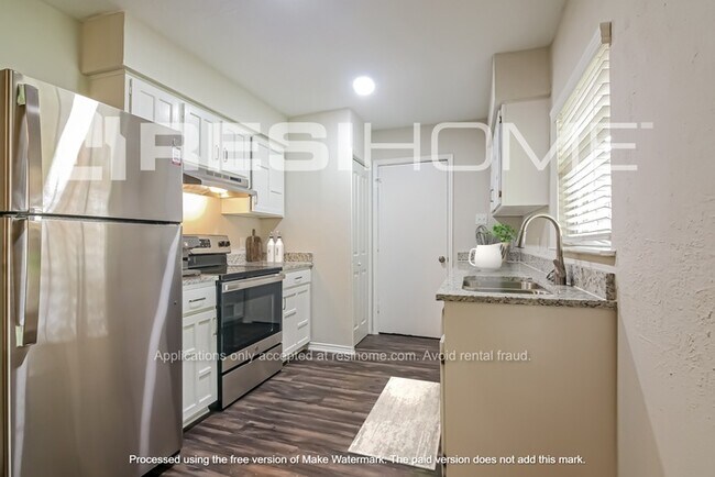 Foto del edificio - 1003 Candlewick St
