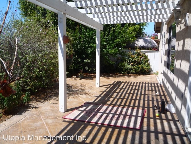 Building Photo - 1104 Camino Del Rey