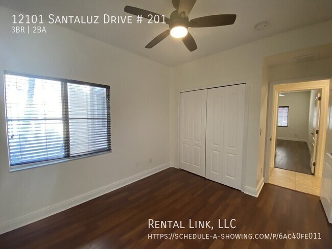 Building Photo - 12101 Santaluz Dr