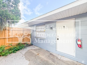 Building Photo - 817 W Carole St