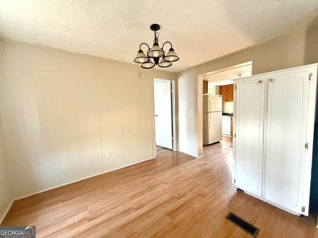 Building Photo - 110 Little River Dr