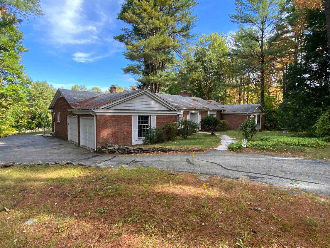 Primary Photo - 11 Strawberry Hill Rd