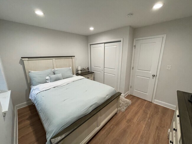 Foto del edificio - 523 Emily St