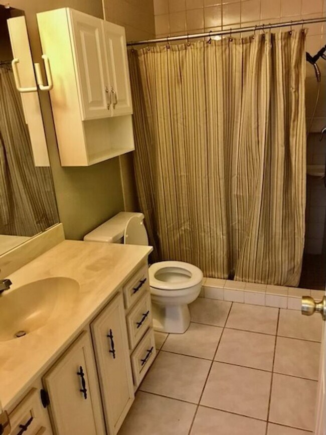 Foto del edificio - Garden home excellent condition