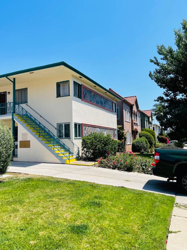 Foto del edificio - 740 N Edinburgh Ave