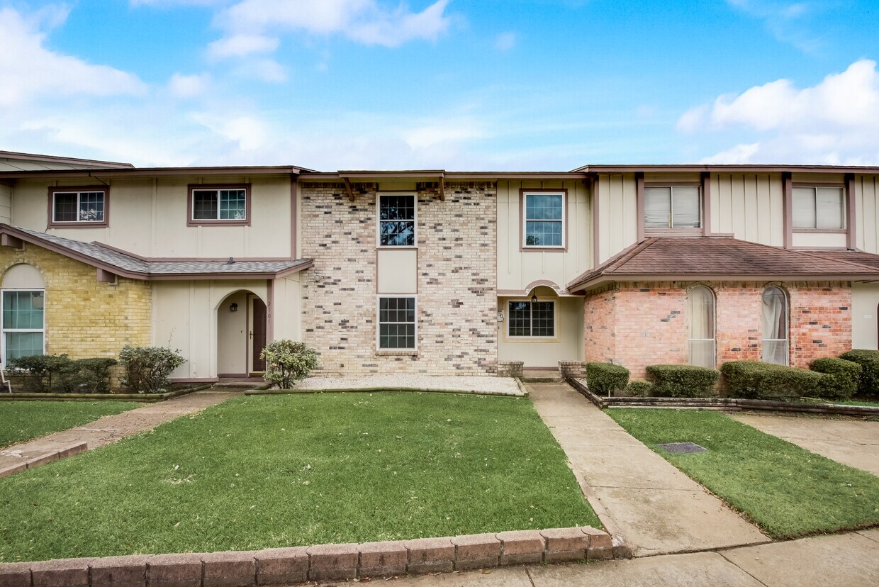 2303 Overland Ln, Arlington, TX 76014 Townhome Rentals in Arlington