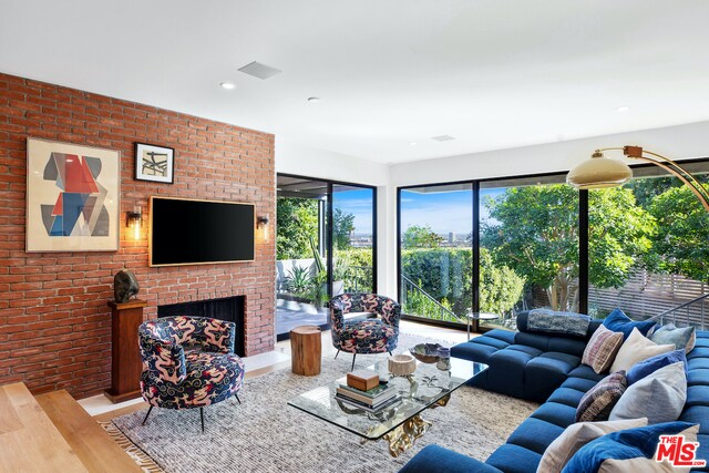 Building Photo - 1490 Sunset Plaza Dr