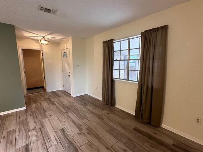 Building Photo - 176 Green Acres Loop