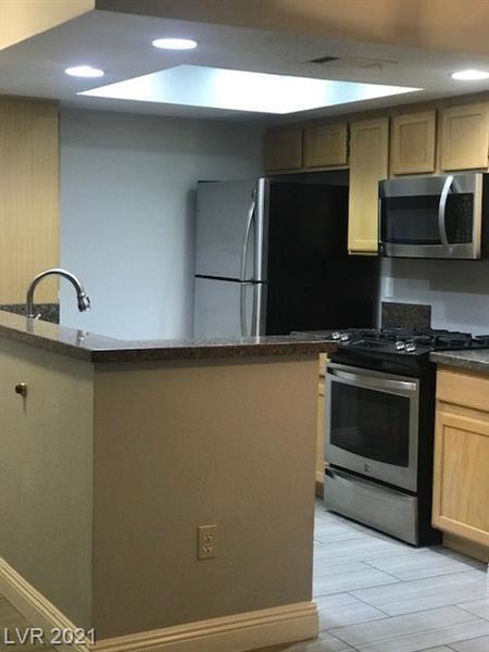 Foto del edificio - 7100 W Pirates Cove Rd