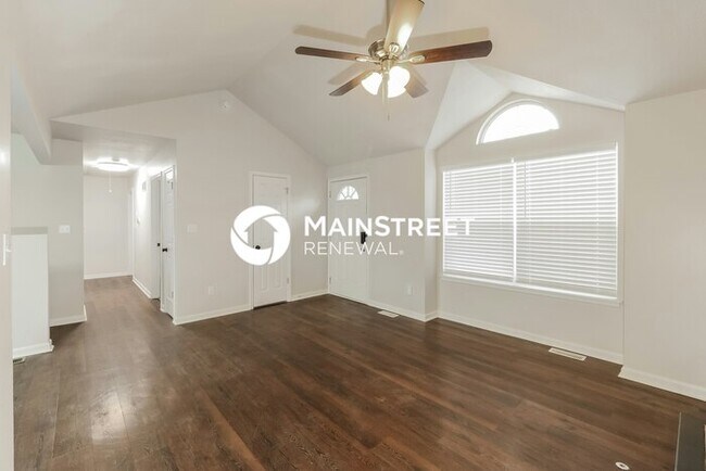 Foto del edificio - 4 Bedroom Pet-Friendly Home in BLUE SPRINGS, MO with Main Street Renewal