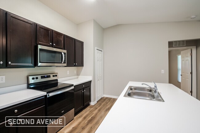 Foto del edificio - 7849 Grafton Rd