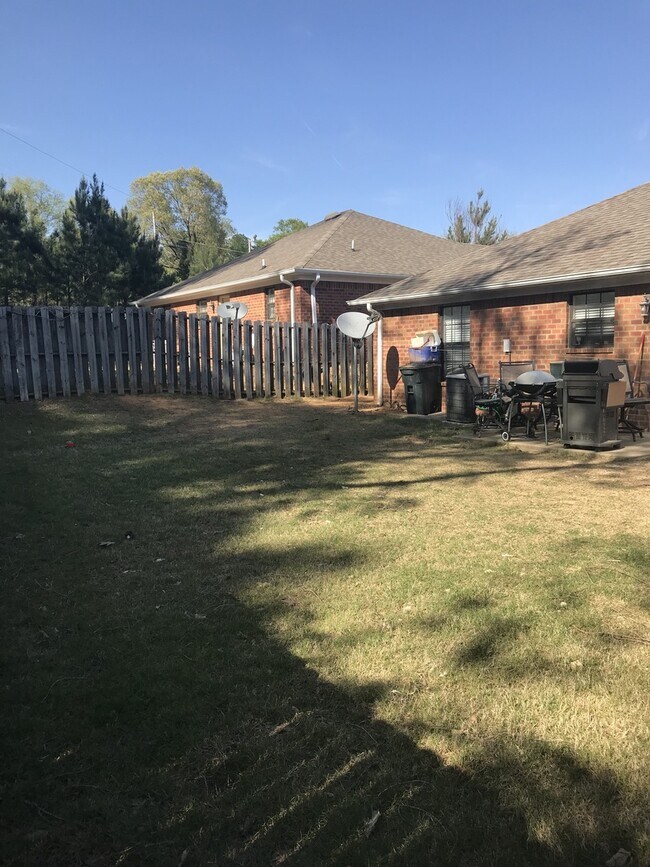 Foto del edificio - 106 Bailey Patricia Ave