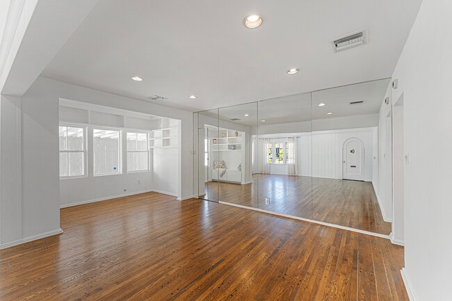 Foto del edificio - 332 S Crescent Dr