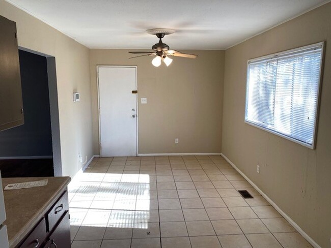 Building Photo - 3 Bedroom Cottage - COMING SOON!