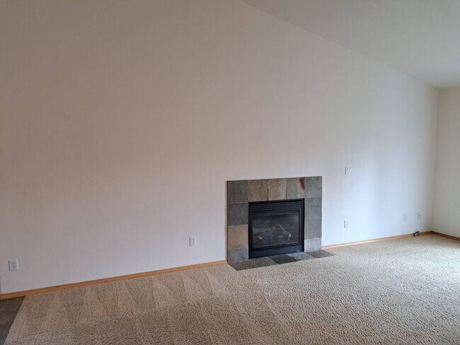 Building Photo - Single Level 3 Bed/2 Bath Home in SE Bend - Conifer Ave
