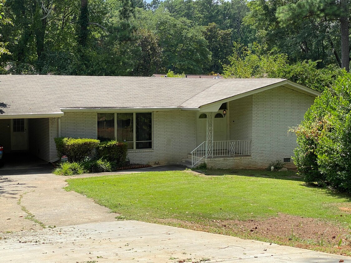 Primary Photo - 2418 Henderson Rd
