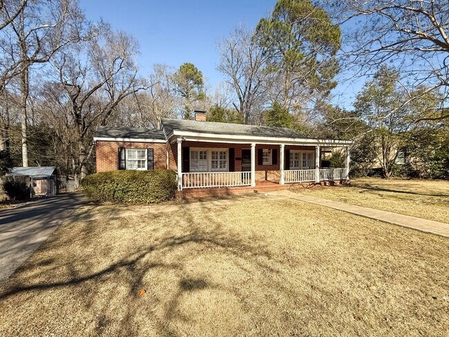 Building Photo - 2525 Camille Dr