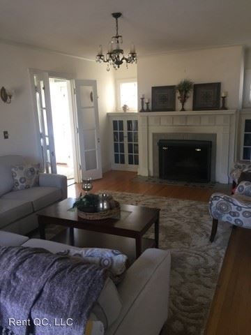 Foto del edificio - 4 br, 1.5 bath House - 2604 Scott Street