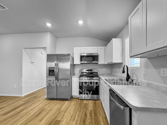 Building Photo - 9701 Stallion Dr