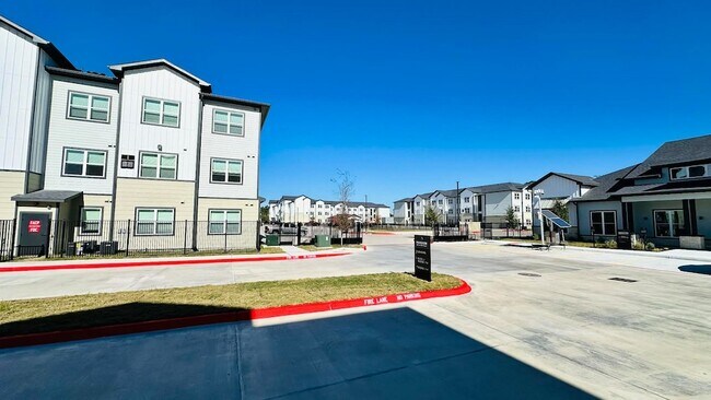 Foto del edificio - 19100 Woodland Hills Dr