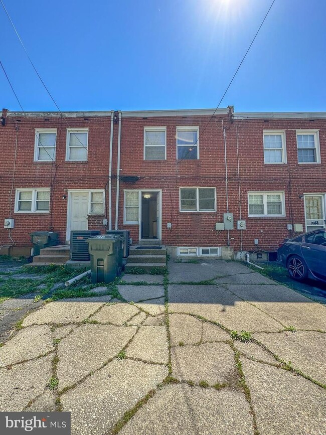 Building Photo - 213 Madison Dr