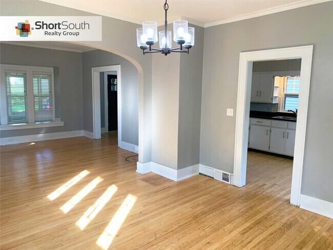 Building Photo - 3 Bed 1 Bath Home For Rent in East Grand R...