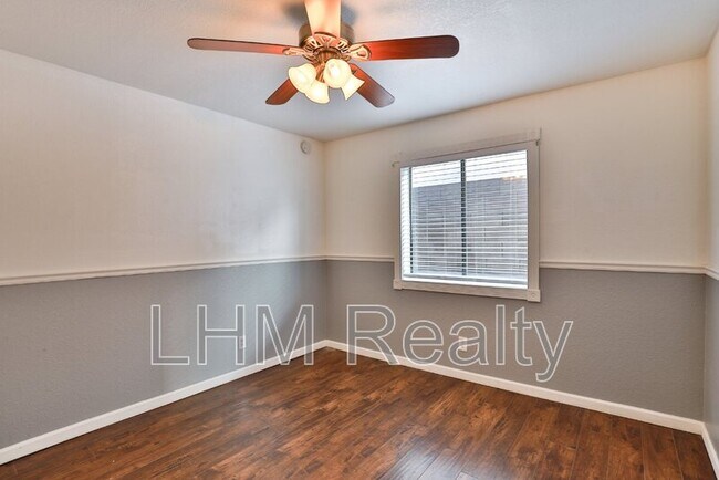 Building Photo - 400 E San Remo Ave