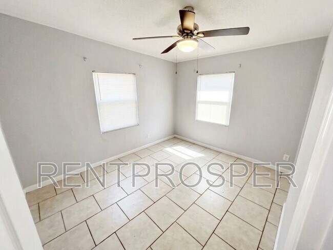 Photo - 740 W Robinson St Apartment