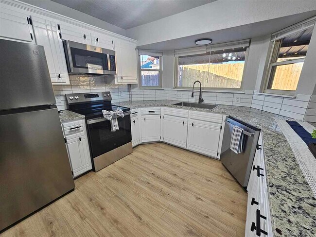 Foto del edificio - 6103 SW Oakcliff Ave