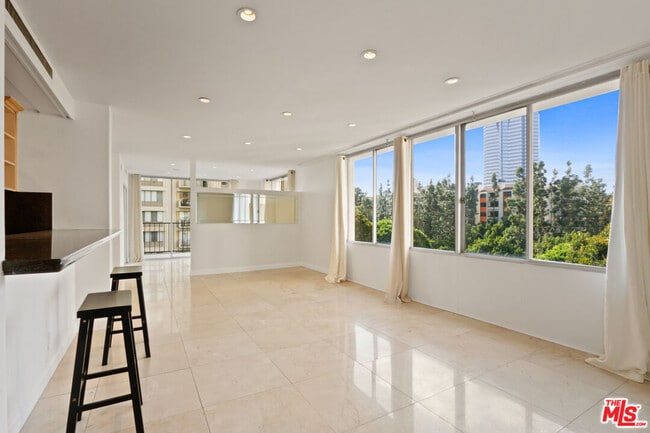 Building Photo - 2160 Century Pk E