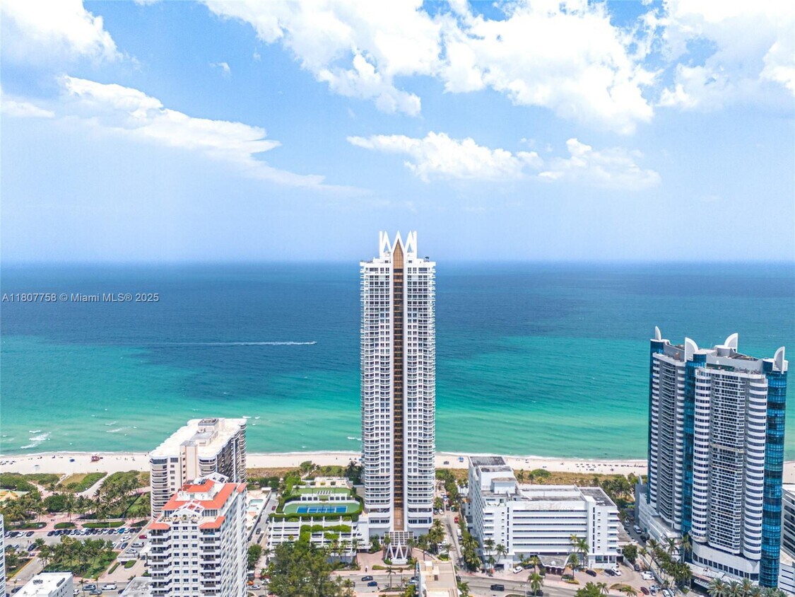 Primary Photo - 6365 Collins Ave
