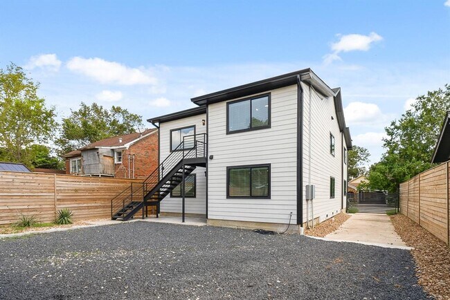 Foto del edificio - 1430 Scharpe St