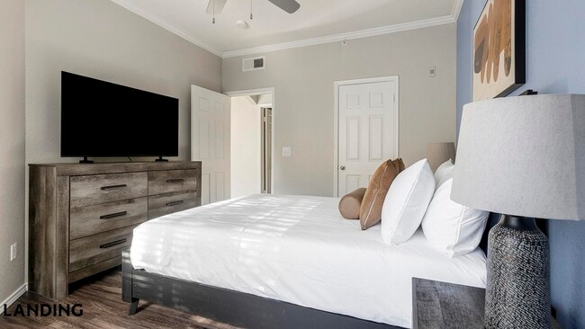 Foto del edificio - 3201 Duval Rd