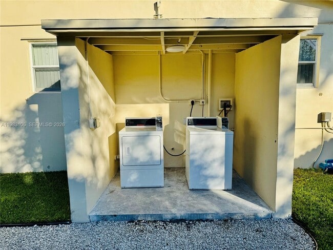 Foto del edificio - 609 NW 2nd Ave