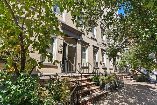 Foto del edificio - 1016 Willow Ave
