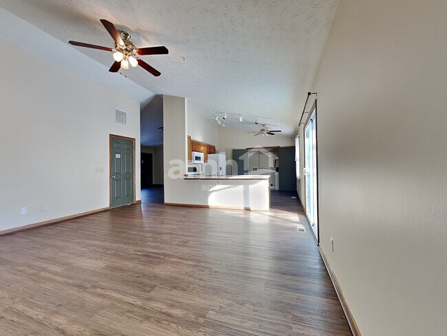 Foto del edificio - 190 Earnhart Drive