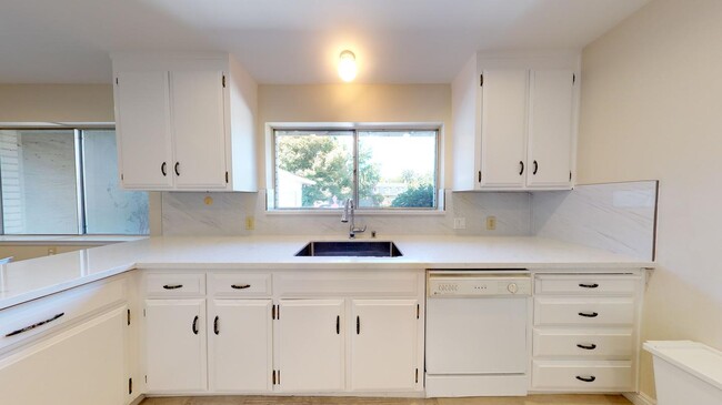 Foto del edificio - Room in 6 Bedroom Home at 1233 Levin Ave