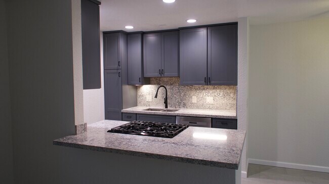 Kitchen - 841 Gardenia Ave