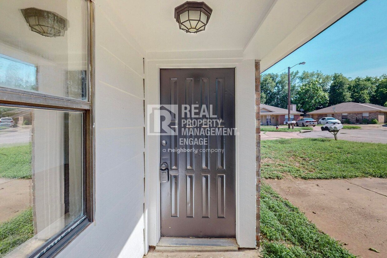 Foto principal - Recently Updated 3 Bedroom Unit in Duplex ...