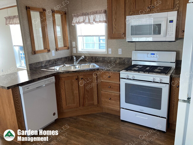 Foto del edificio - 576 W Forest Grove Rd