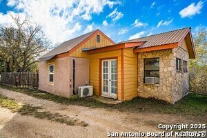 Building Photo - 1421 Stoneleigh Rd