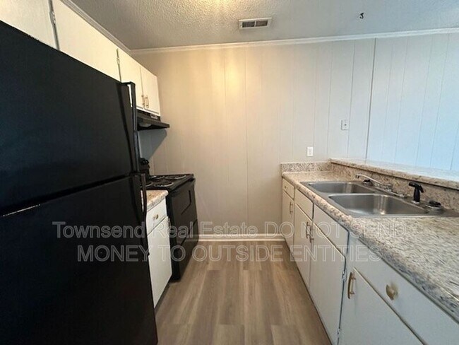 Building Photo - 5858-F Century Oaks Drive