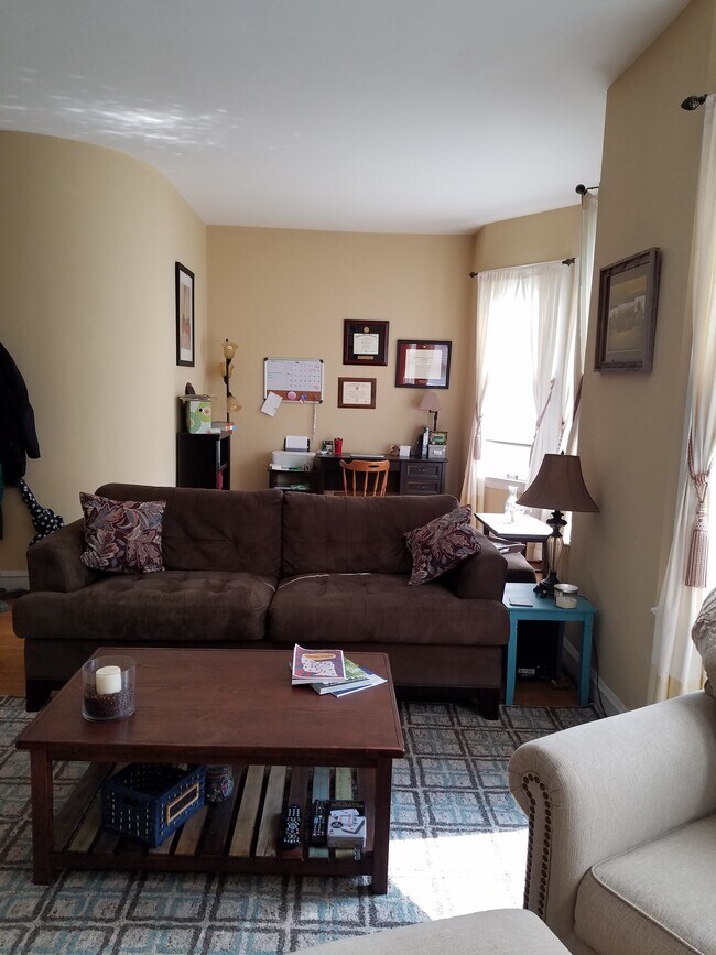 Sala de estar - Vista sur 2 - 320 Home Ave